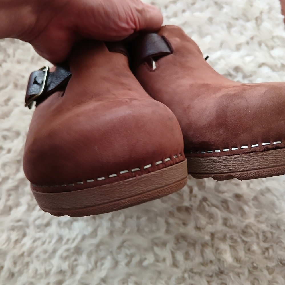 🏷 Dansko Women's CAIA Buckled Leather Wedge Clog Shoe - Picture 6 of 15